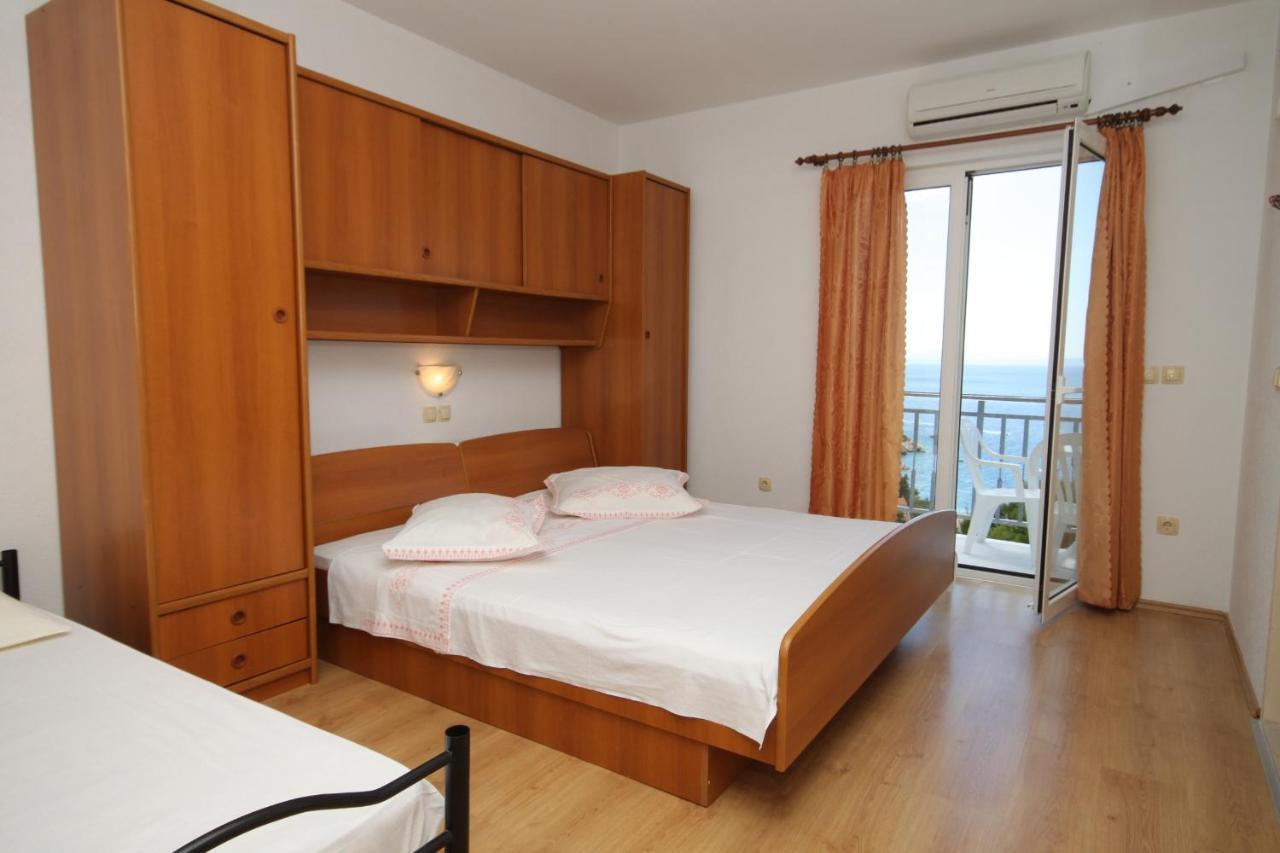 Apartments And Rooms With Parking Space Brela, Makarska - 6895 Экстерьер фото